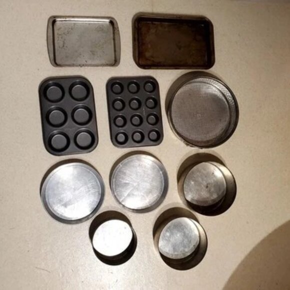 10 Piece New and Vintage Square and Bread Pans Lot - Save $ - Picture 4 of 5